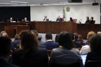 familia-bolsonaro-critica-stf-apos-1o-dia-de-julgamento-da-denuncia-da-pgr