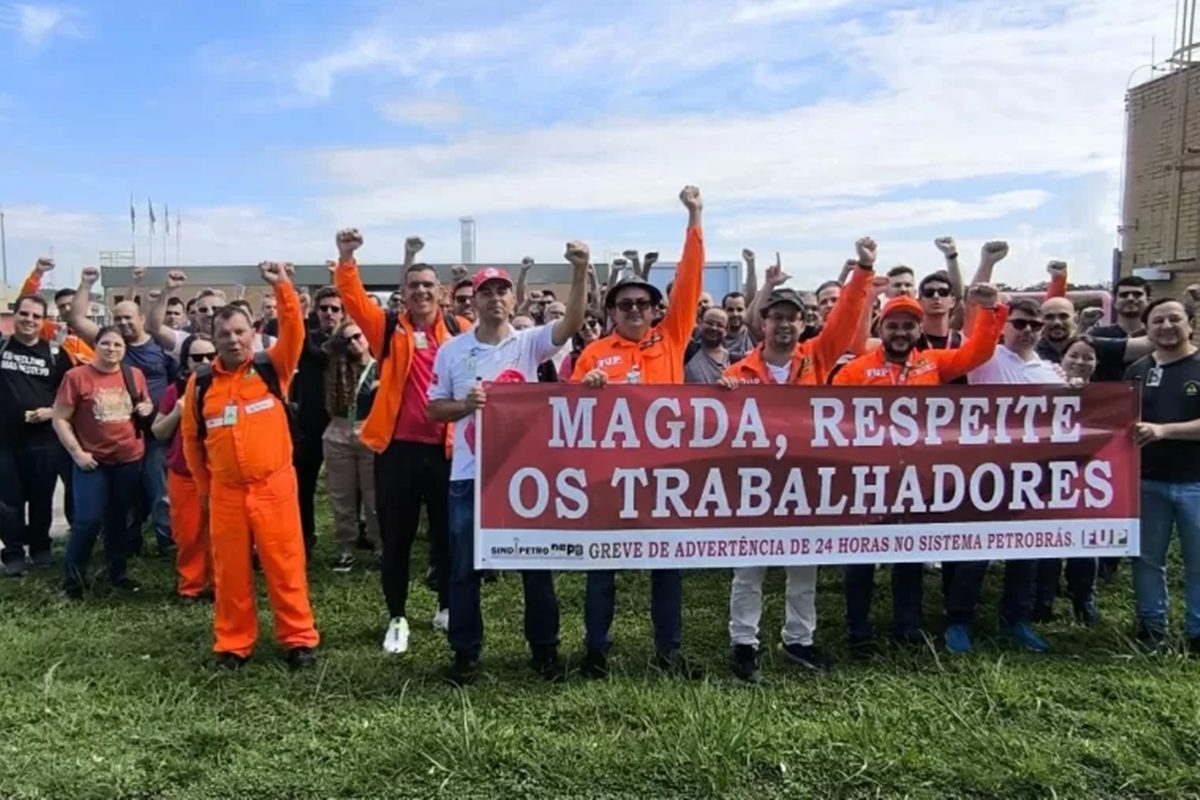 funcionarios-da-petrobras-comecam-greve-de-advertencia-nesta-4a