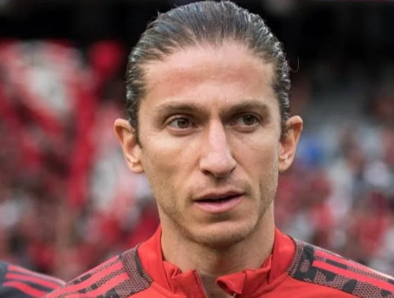 filipe-luis-descarta-selecao-e-reafirma-compromisso-com-o-flamengo,-diz-jornalista