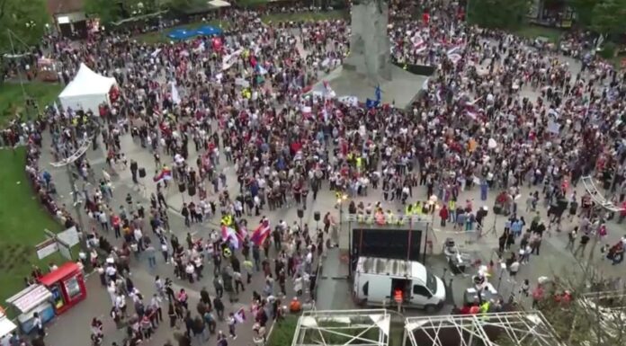 manifestantes-vao-as-ruas-na-servia-para-protestar-contra-atual-governo