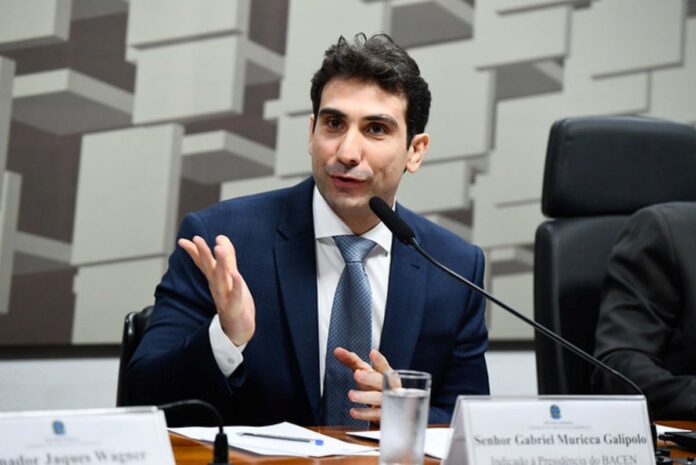 galipolo-ao-senado:-papel-do-banco-central-e-ser-“o-chato-da-festa”