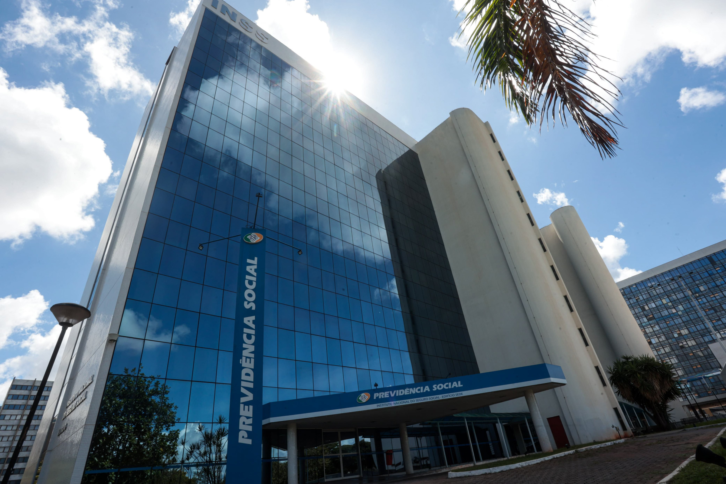 antecipacao-de-r$-450:-febraban-denuncia-cobrancas-ilegais-de-bancos