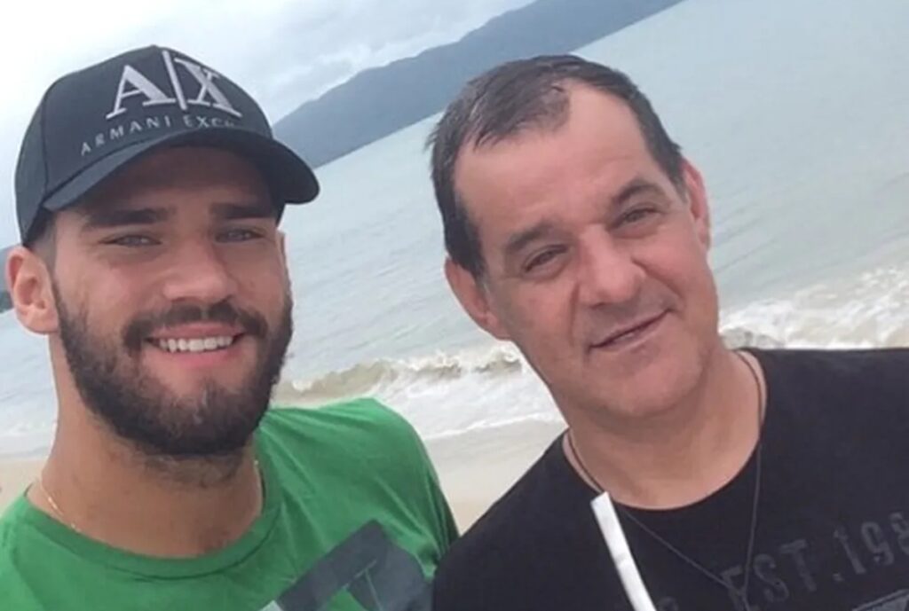 goleiro-da-selecao-revela-que-participou-por-video-do-funeral-do-pai