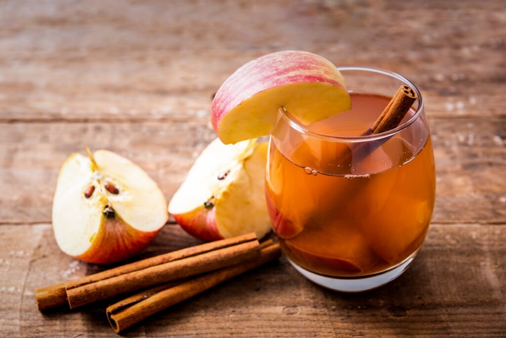 saiba-como-potencializar-os-beneficios-do-cha-de-maca-com-canela