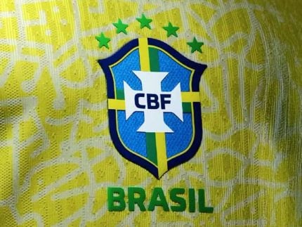 cbf-se-posiciona-apos-polemica-sobre-camisa-vermelha-da-selecao-brasileira