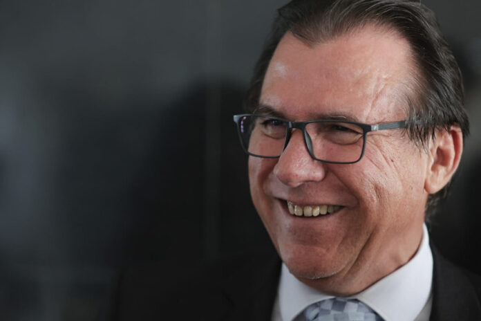 “no-amor-ou-na-dor”,-diz-marinho-sobre-reducao-das-taxas-do-va-e-vr