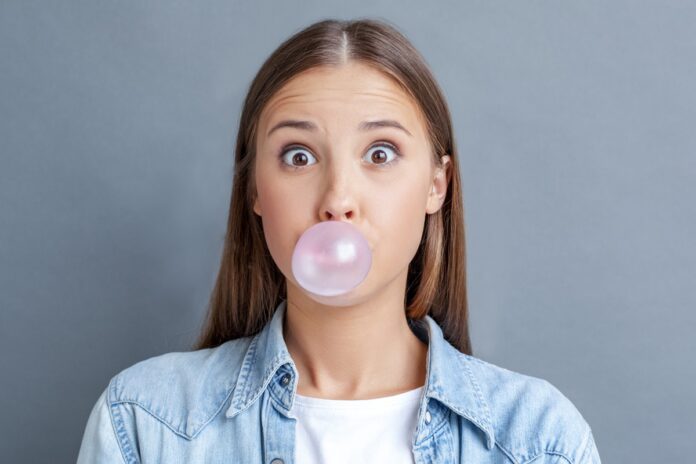 chiclete-todo-dia-faz-mal?-beneficios-e-riscos-de-mascar-diariamente