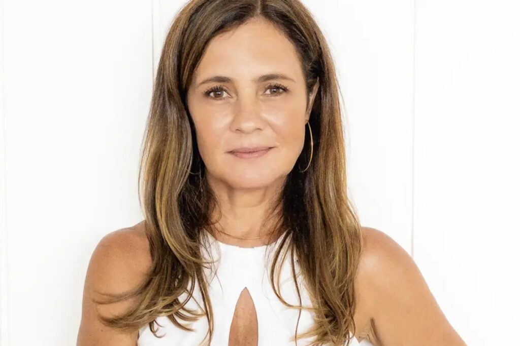adriana-esteves-garante-futuro-na-globo-e-renova-contrato