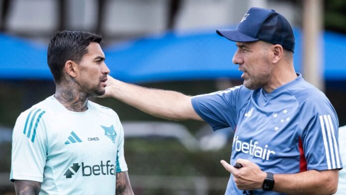 com-futuro-incerto,-dudu-volta-a-treinar-com-o-elenco-do-cruzeiro
