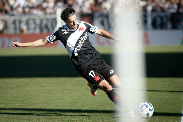 nuno-moreira-marca-golaco-para-o-vasco-na-copa-do-brasil.-assista