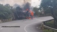 acidente-deixa-feridos-e-carros-empilhados-em-bairro-nobre-de-sao-paulo