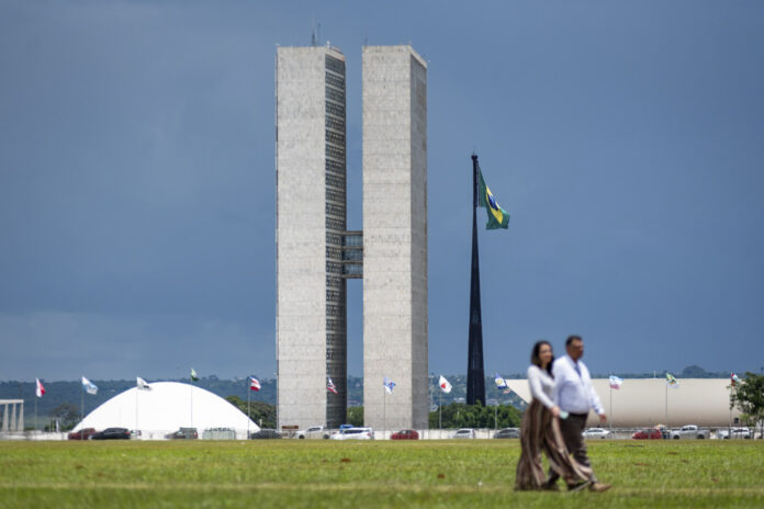 servidores:-governo-paga-salarios-reajustados-e-retroativo-nesta-sexta