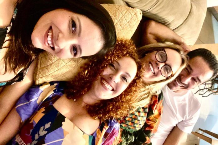 psiquiatra-descobre-aos-50-que-tem-autismo-e-seus-3-filhos,-tambem