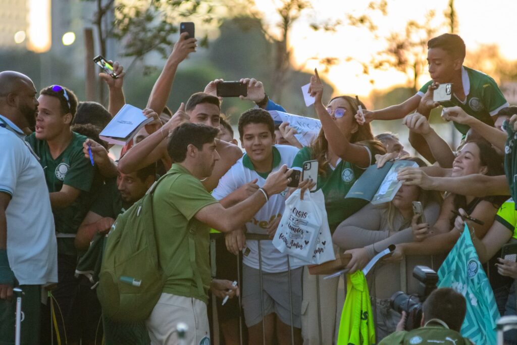 com-festa-da-torcida,-elenco-do-palmeiras-e-recepcionado-em-brasilia