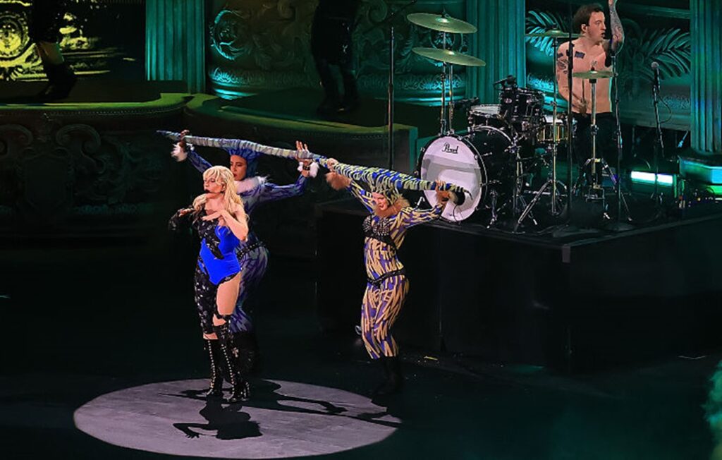 aos-prantos,-lady-gaga-agradece-fas-no-rio:-“esperaram-por-mim”