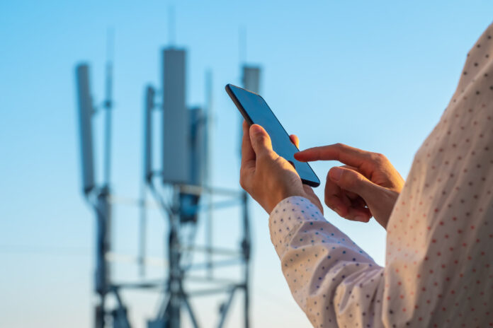 viver-perto-de-antenas-de-celular-faz-mal-a-saude?-o-que-diz-a-ciencia
