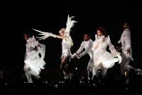 ex-gala-de-“malhacao”,-daniel-erthal-vende-bebidas-em-show-de-lady-gaga