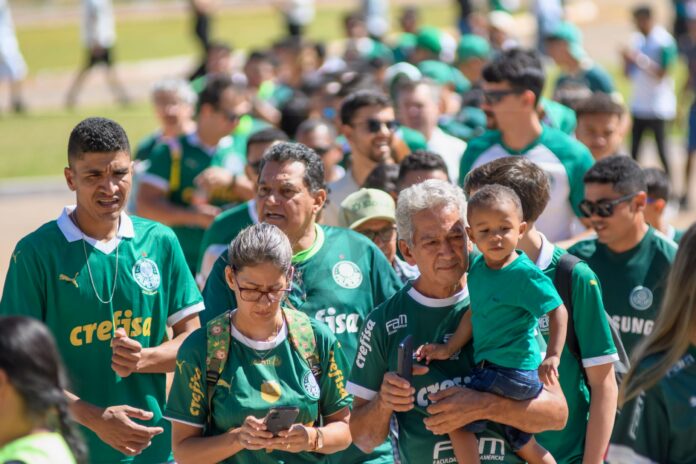 torcidas-chegam-animadas-para-acompanhar-vasco-x-palmeiras-no-df