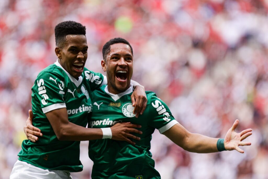 com-gol-de-vitor-roque,-palmeiras-vence-o-vasco-em-jogao-no-df