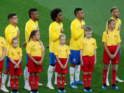 hino-nacional-e-o-minuto-de-silencio-sao-esculhambados-nos-campos-de-futebol