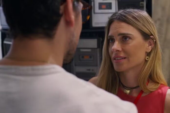 leila-e-renato-nao-resistem-e-se-entregam-a-paixao-em-‘vale-tudo’