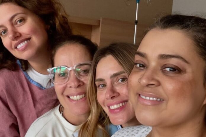carolina-dieckmann-visita-preta-gil-e-emociona-com-mensagem