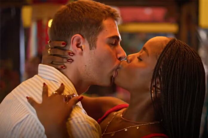 davi-beija-leona-e-rival-flagra-tudo-em-‘dona-de-mim’