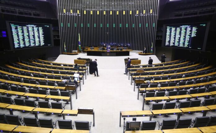 relator-propoe-criar-18-cadeiras-e-aumentar-total-de-deputados-para-531