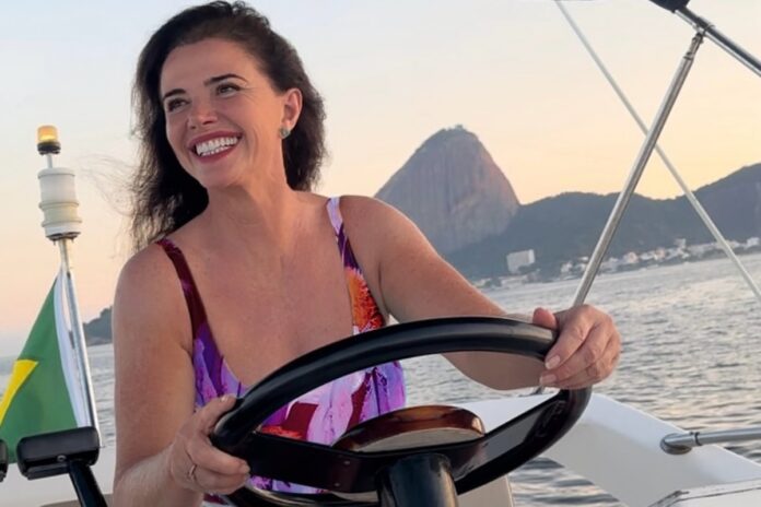 aos-60-anos,-luma-de-oliveira-surge-em-banho-de-espuma-e-agita-fas