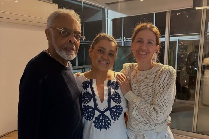 preta-gil-recebe-alta-e-se-reune-com-a-familia