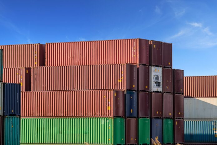 balanca-comercial-tem-superavit-de-us$-8,2-bilhoes-em-abril,-diz-mdic