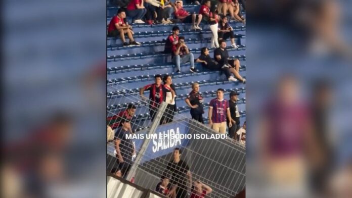 torcedor-do-cerro-comete-ato-racista-contra-torcida-do-palmeiras;-veja