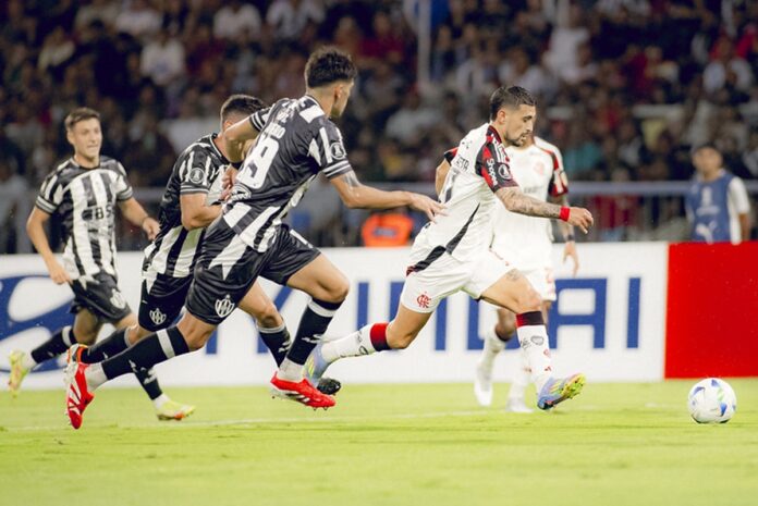 flamengo-empata-com-central-cordoba-e-se-complica-na-libertadores