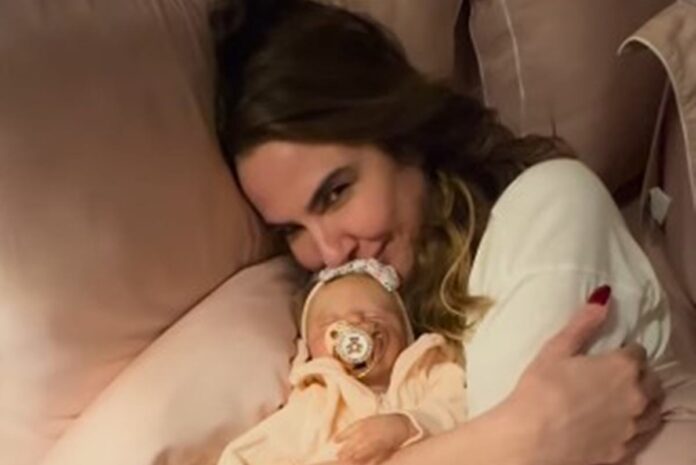 video:-luciana-gimenez-dorme-com-bebe-reborn-apos-presenciar-“parto”