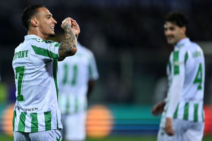 video:-antony-faz-golaco-de-falta-contra-fiorentina-na-conference