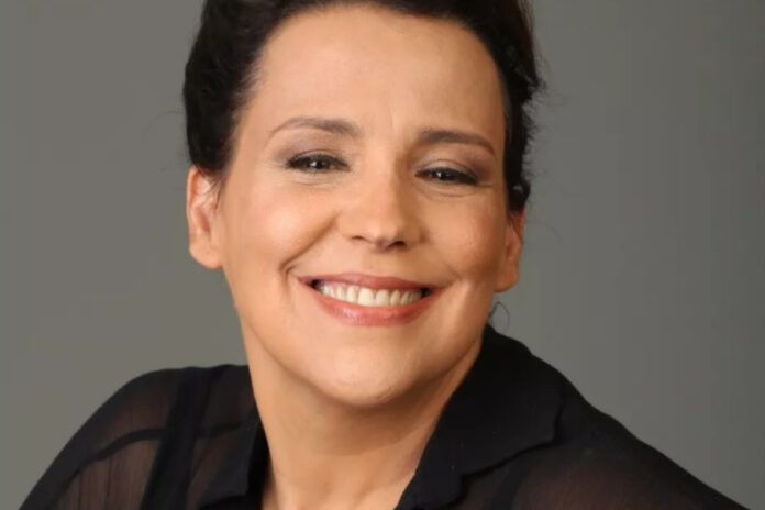 ana-beatriz-nogueira-testa-positivo-para-influenza-e-cancela-peca