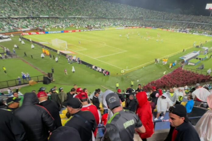 video:-veja-momento-em-que-torcida-do-inter-e-expulsa-de-estadio