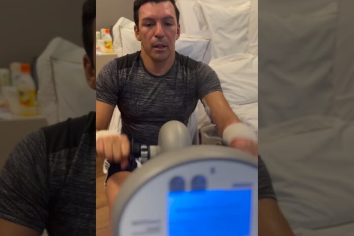 video:-lucio-faz-fisioterapia-com-bola-apos-ter-18%-do-corpo-queimado
