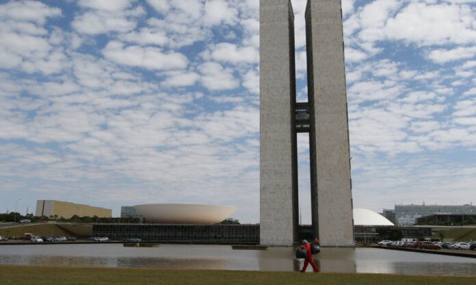 julgamento-de-regulacao-das-redes-opoe-stf-e-congresso,-dizem-especialistas