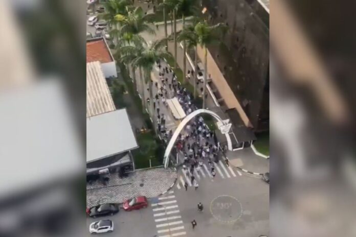 organizadas-do-corinthians-divulgam-nota-sobre-invasao:-“revolucao”