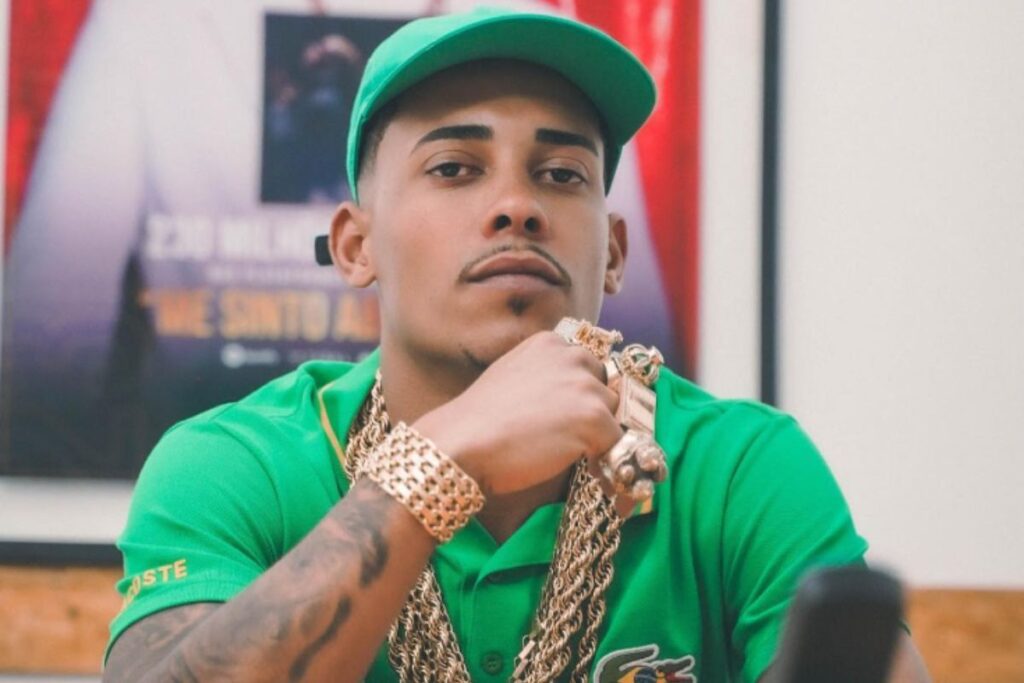 mc-poze-e-solto,-mas-tera-que-cumprir-regras-rigidas-da-justica