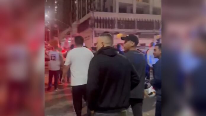 torcida-do-corinthians-deixa-sede-do-clube-apos-invasao