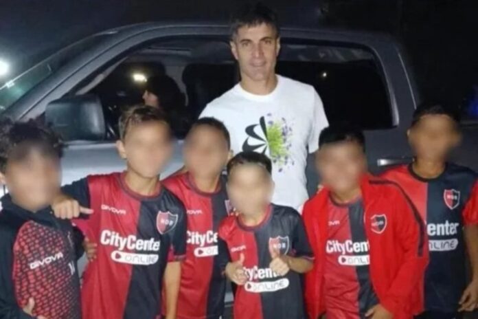 criancas-da-base-do-newell’s-sao-afastadas-apos-foto-com-jogador-rival