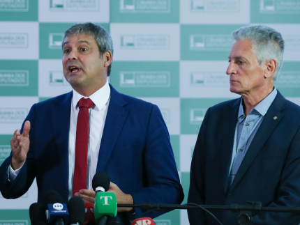lider-do-pt-na-camara-pede-a-perda-do-mandato-de-carla-zambelli