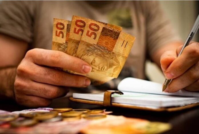 apos-4-meses-de-retiradas,-poupanca-tem-entrada-de-r$-336,9-milhoes