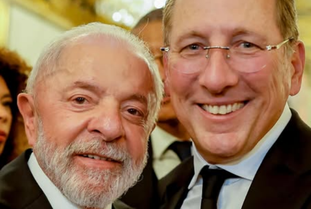 na-franca,-lula-encontra-john-textor-e-elogia-o-botafogo