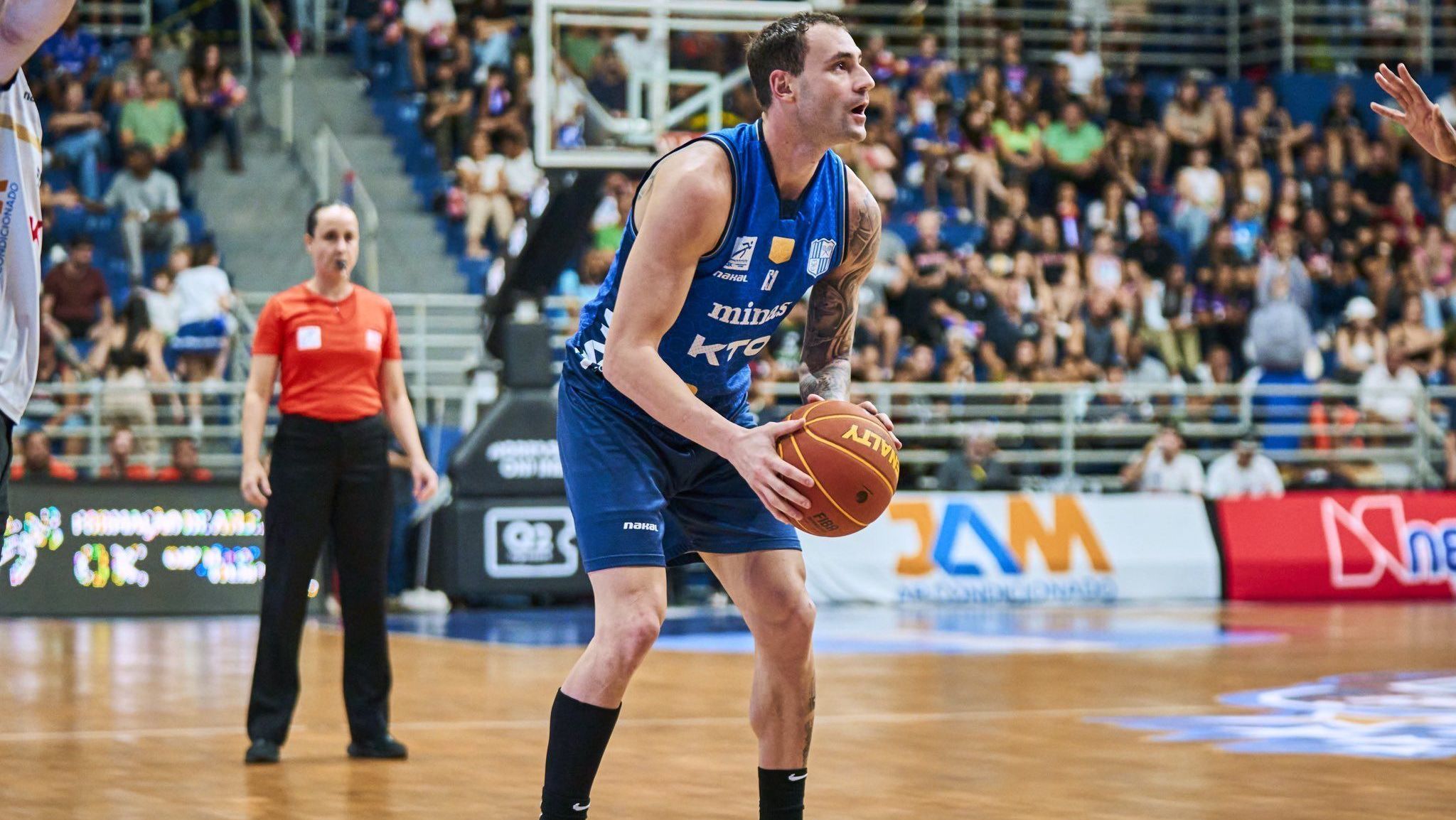 argentinos-decidem,-e-minas-abre-vantagem-contra-o-franca-na-final-do-nbb