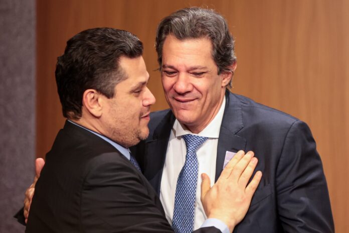 fazenda-espera-“convencer”-lideres-e-avancar-com-alternativas-ao-iof