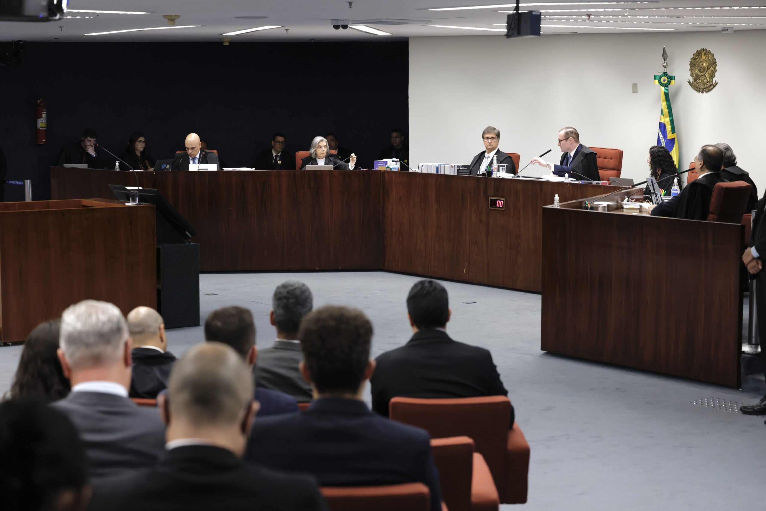 pt-vai-transmitir-interrogatorio-de-bolsonaro-e-mais-sete-reus-no-stf