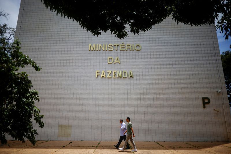 fazenda-busca-“convergencia”-para-resolver-iof;-lideres-citam-“cautela”